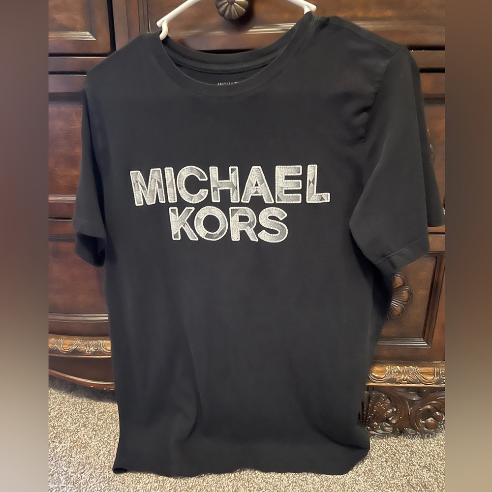 Black women’s Michael Kors t shirt medium